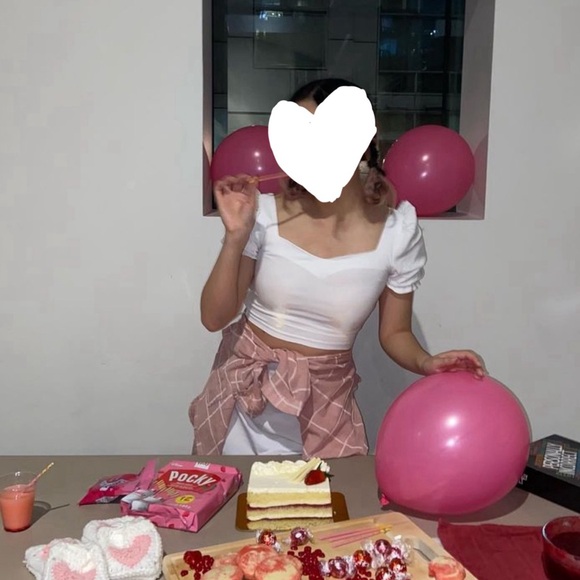 Puff Sleeve Heart Neck Crop Top - Picture 3 of 3